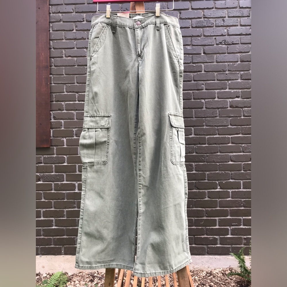 Levi’s Superlow Loose Women's Cargo Pants 27 x 32